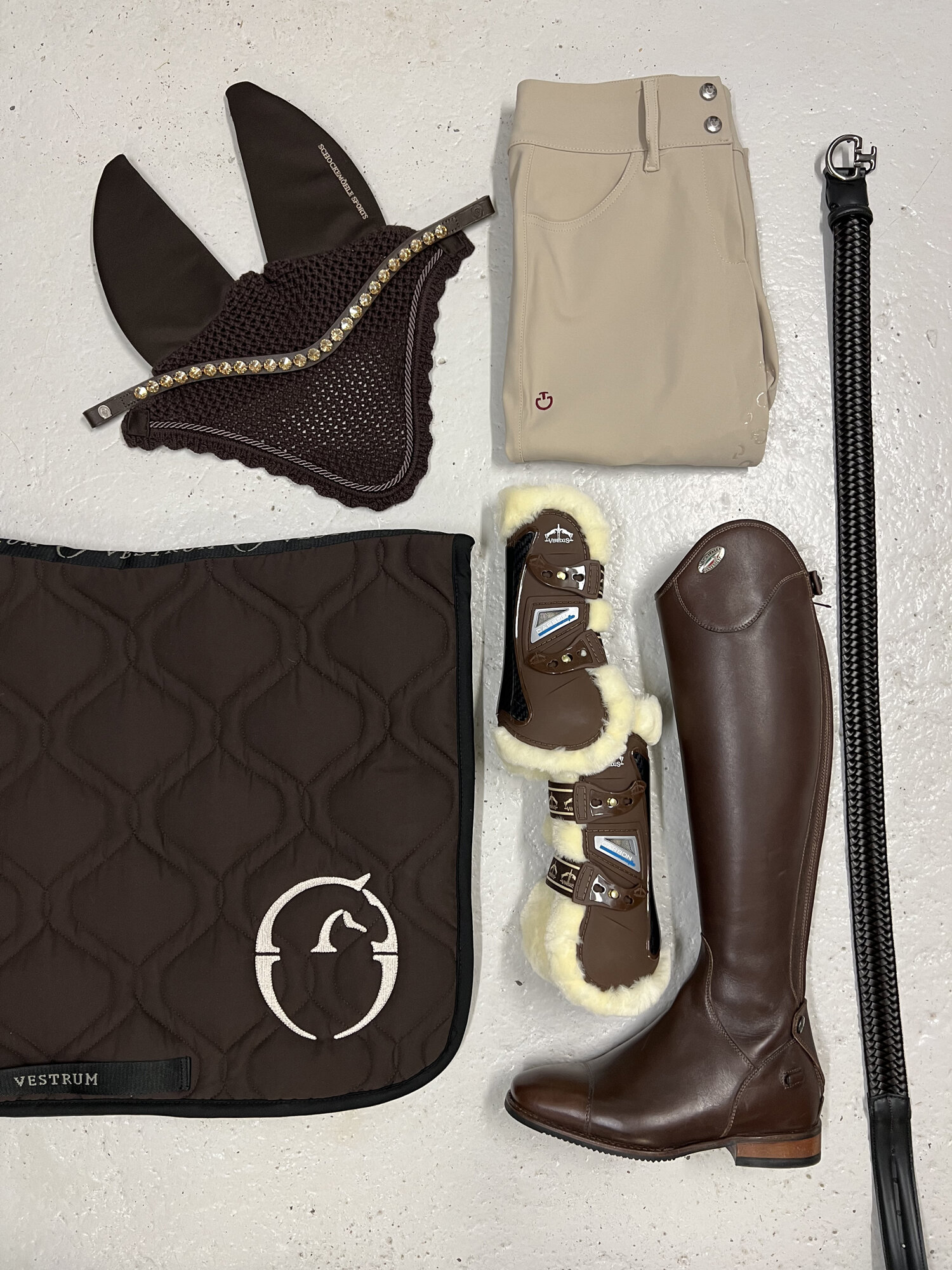 https://www.hogstafoderbutik.se/pub_docs/files/ShoppaLooken/brunlook.jpg