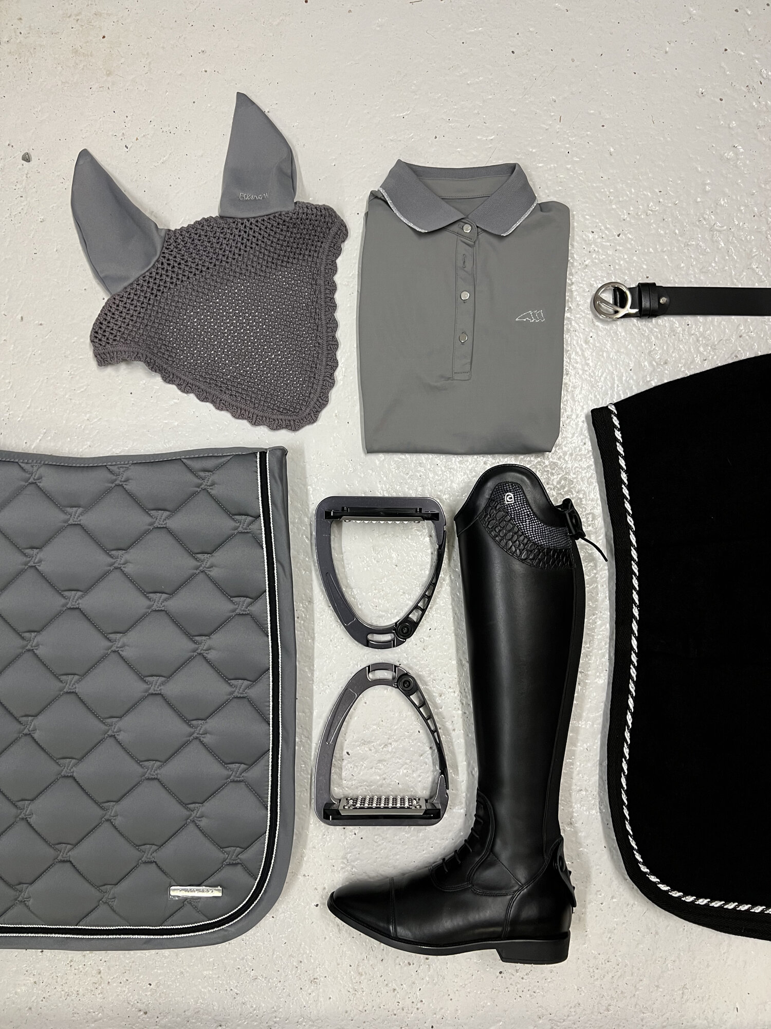 https://www.hogstafoderbutik.se/pub_docs/files/ShoppaLooken/gralookmindre.jpg