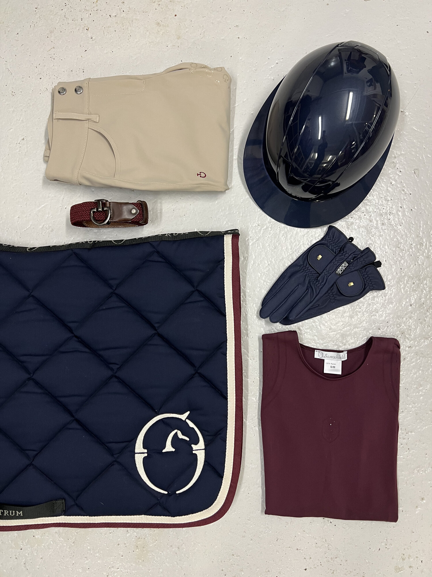 https://www.hogstafoderbutik.se/pub_docs/files/ShoppaLooken/marinlook.jpg