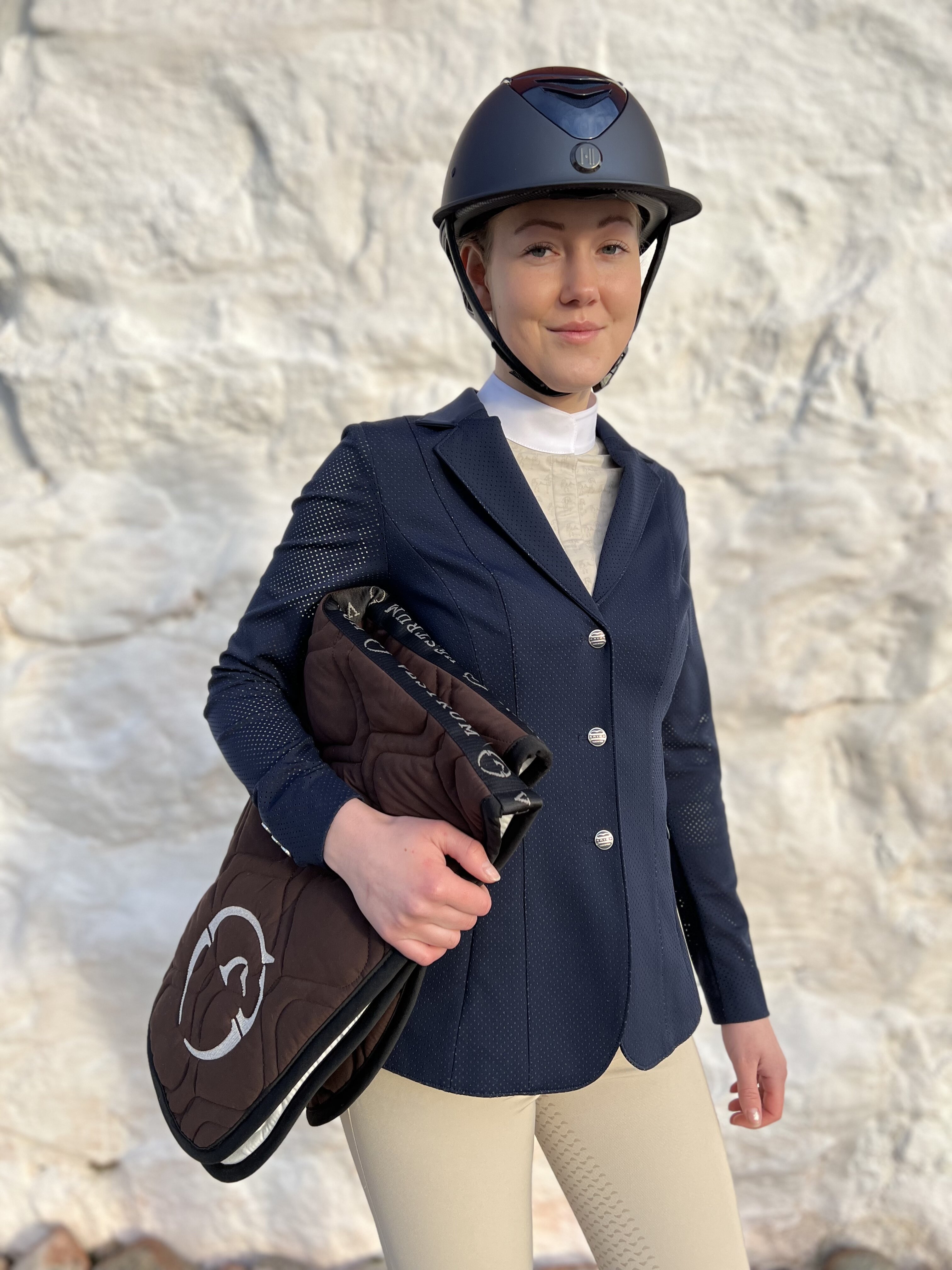 https://www.hogstafoderbutik.se/pub_docs/files/ShoppaOutfits/image00015-1.jpeg
